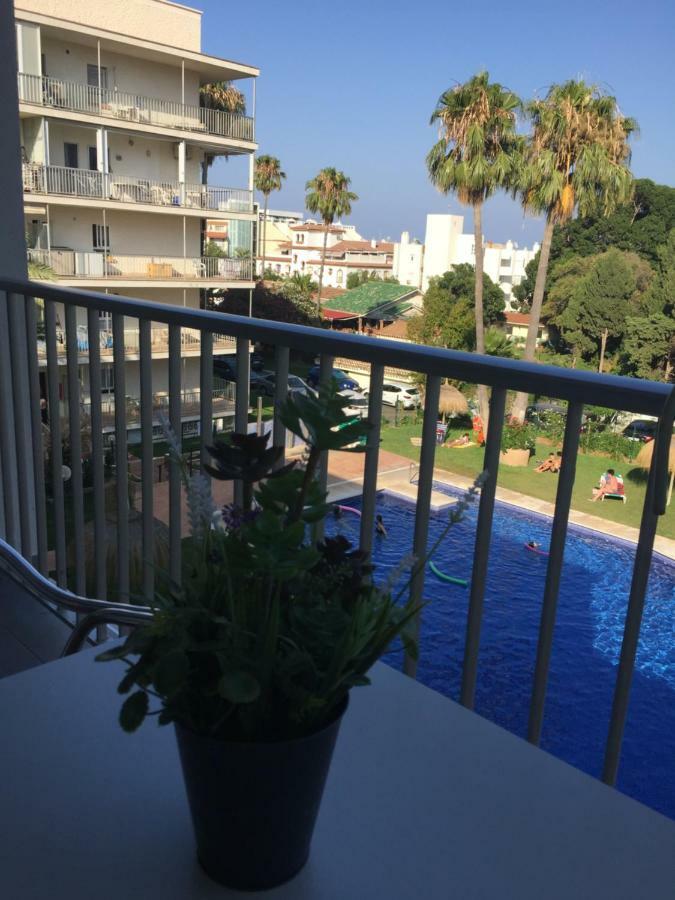 Carihuela Palace Beach Apartment Torremolinos Exterior photo