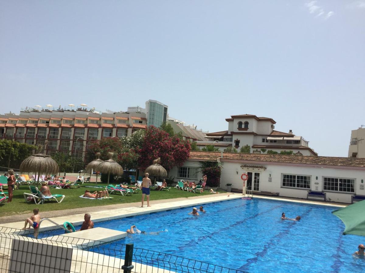 Carihuela Palace Beach Apartment Torremolinos Exterior photo